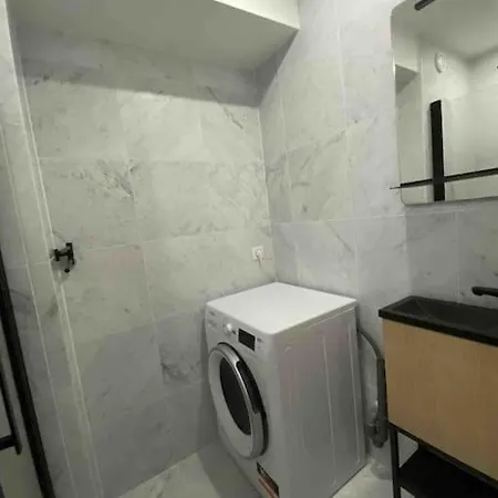 2 Bedroom Close To The *