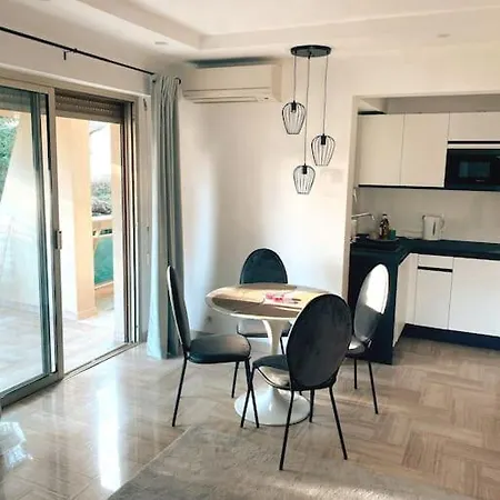 2 Bedroom Close To The