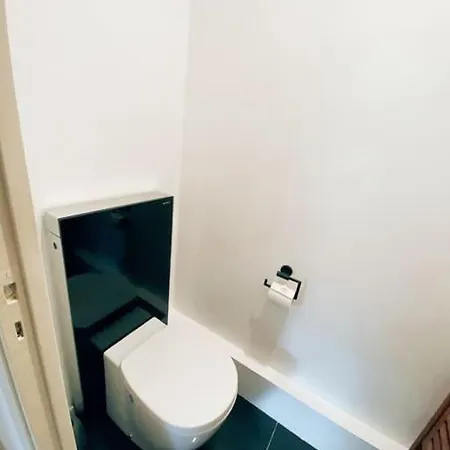 2 Bedroom Close To The