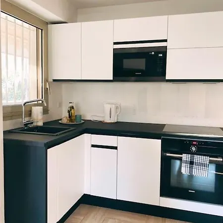 2 Bedroom Close To The