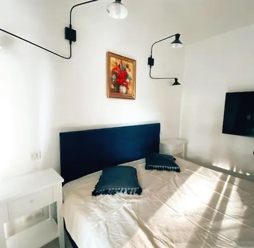 2 Bedroom Close To The Apartman *