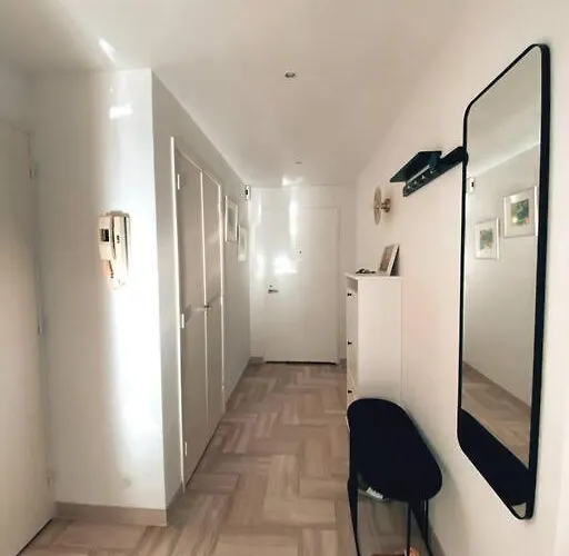 2 Bedroom Close To The