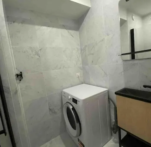 2 Bedroom Close To The *