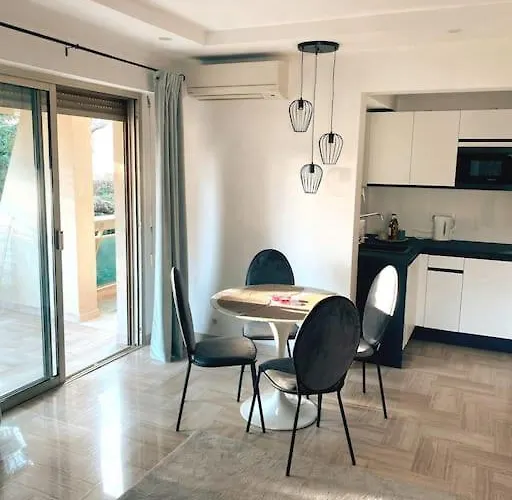 2 Bedroom Close To The