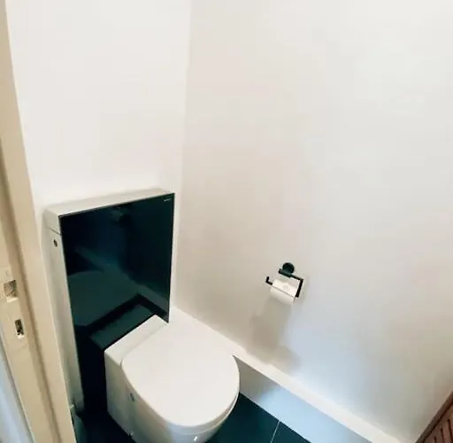 2 Bedroom Close To The